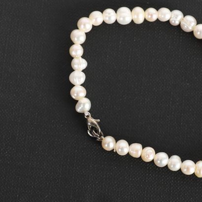 PEARL NECKLACE, BRACELET, AND EARRING SET.
Cultured...