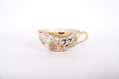 JAPANESE TEA SET
Japanese porcelain tea service...