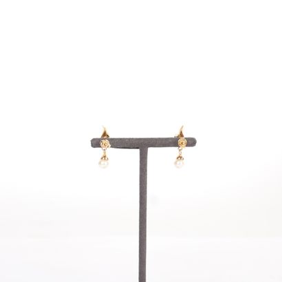 PAIR OF GOLD, PEARL, AND BLACK STONE EARRINGS
9k...