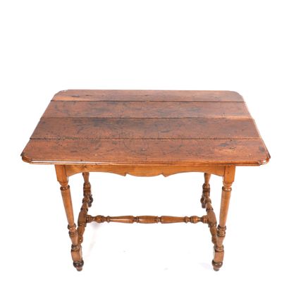 LOUIS XIII STYLE Table in molded and turned...