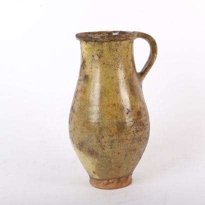 JUG IN YELLOW GLACURE TERRA Cotta 19th century
H...