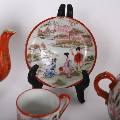 JAPANESE TEA SET
Japanese porcelain tea set...