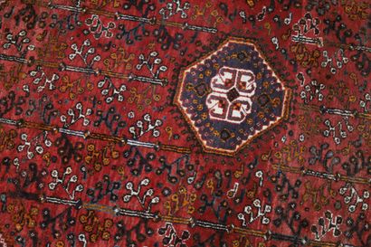 CHIRAZ IRAN WOOL CARPET
Decorated with geometric...
