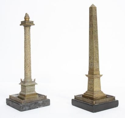 OBELISQUE ET COLONNE BRONZE DORE

En bronze...