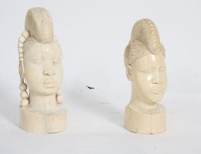 ENSEMBLE DE DEUX TETES DE FEMMES AFRICAINES...