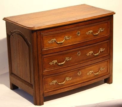 COMMODE LOUIS XIV EN BOIS NATUREL 

En chêne,...