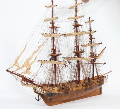 MAQUETTE DE BATEAU

Représentant un vaisseau...