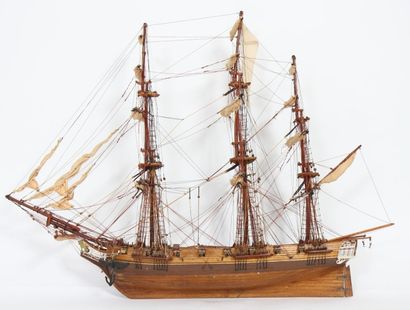 MAQUETTE DE BATEAU

Représentant un vaisseau...