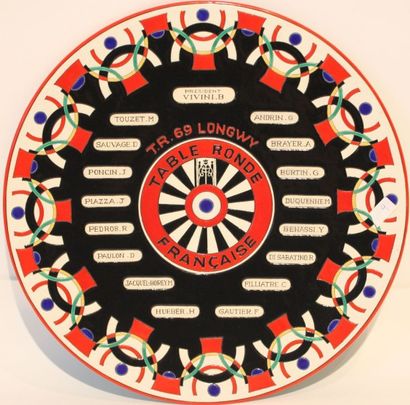 PLAT CIRCULAIRE 

Plat circulaire commémoratif...