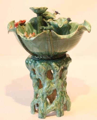 FONTAINE AUX GRENOUILLES EN FAIENCE BARBOTINE...