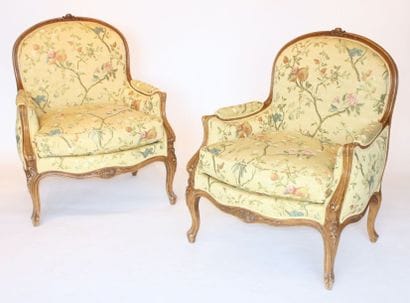 TRES LARGE PAIRE DE BERGERES LOUIS XV 

En...