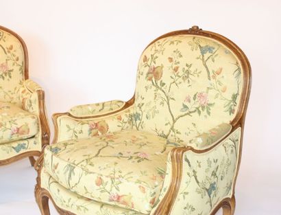 TRES LARGE PAIRE DE BERGERES LOUIS XV 

En...