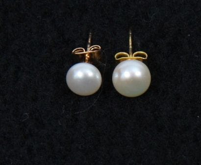 PAIRE DE BOUCLES D'OREILLES EN PERLES