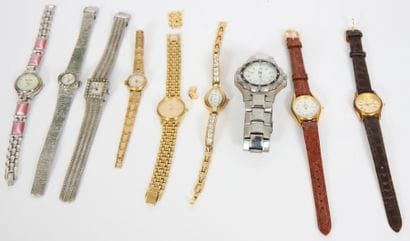 Un lot de neuf montres métal et divers ,...