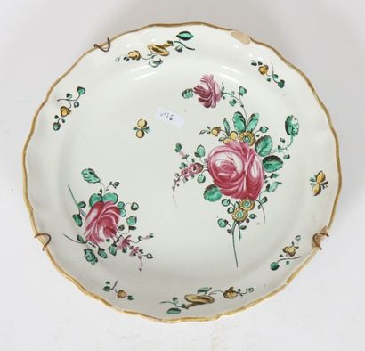 Assiette chantournée en polychromie de petit...
