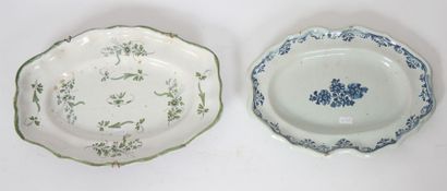 Deux plat chantournes a décor floral 

en...