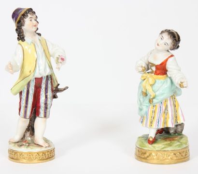 PAIRE DE SUJETS EN PORCELAINE POLYCHROME

Représentant...