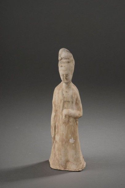 DAME DE COUR

 vêtue d'une longue robe, coiffée...