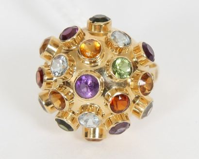 BAGUE EN OR JAUNE DEMI-BOULE

Serie Clos...