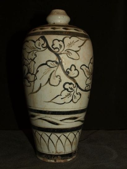 VASE MEIPING

 à décor cizhu en grès porcelaineux...