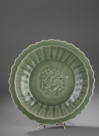 PLAT DU LONQUAN

 à marli polylobé décoré...
