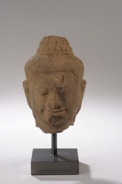 TETE DE BOUDHA 

 aux yeux mi clos préconisant...