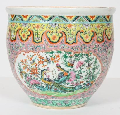 CACHE POT EN PORCELAINE DE CHINE DE CANTON

En...