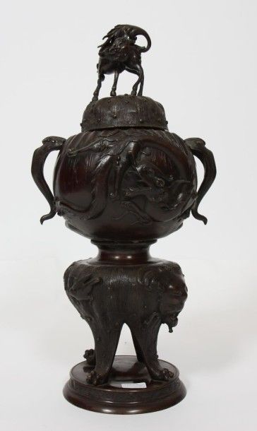 UN BRULE PARFUM EN BRONZE CHINOIS XIXè

En...