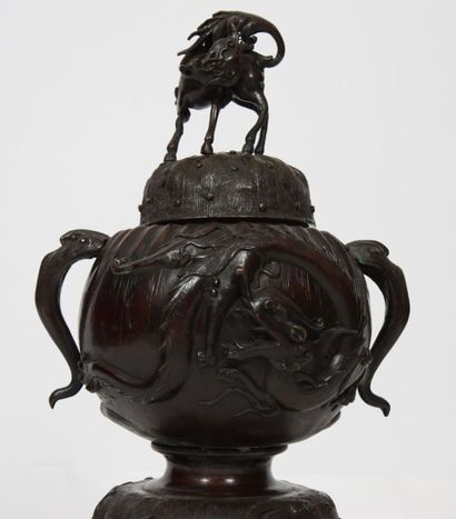 UN BRULE PARFUM EN BRONZE CHINOIS XIXè

En...