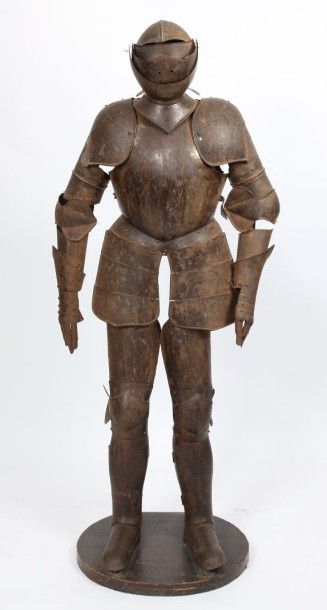 ARMURE DE CHEVALIER

En métal damasquiné,...
