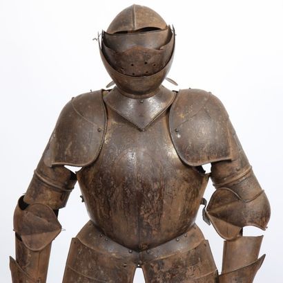 ARMURE DE CHEVALIER

En métal damasquiné,...