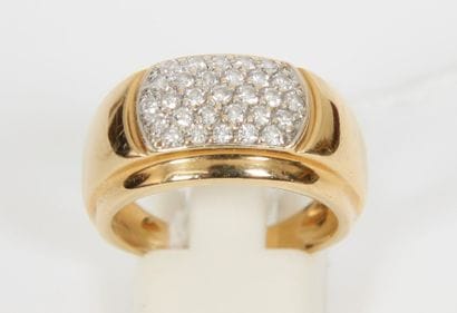 BAGUE JONC EN OR JAUNE
Bombée, serie griffée...