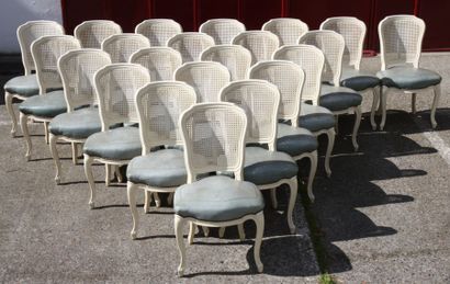 SUITE DE VINGT DEUX CHAISES DE STYLE LOUIS...