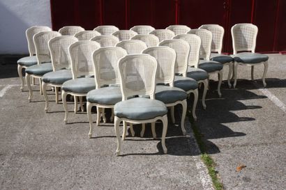 SUITE DE VINGT DEUX CHAISES DE STYLE LOUIS...