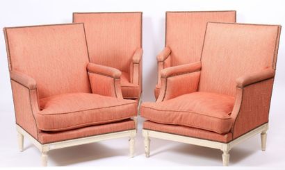SUITE DE QUATRE BERGERES DE STYLE LOUIS XVI

En...