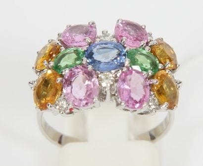 BAGUE EN OR BLANC ET SAPHIR

De couleur,...