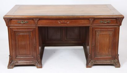 BUREAU A CAISSONS ART NOUVEAU

En acajou...