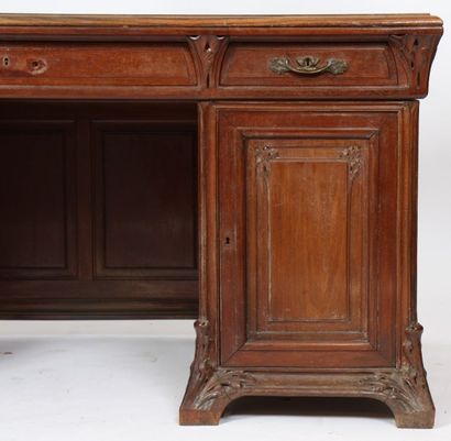 BUREAU A CAISSONS ART NOUVEAU

En acajou...