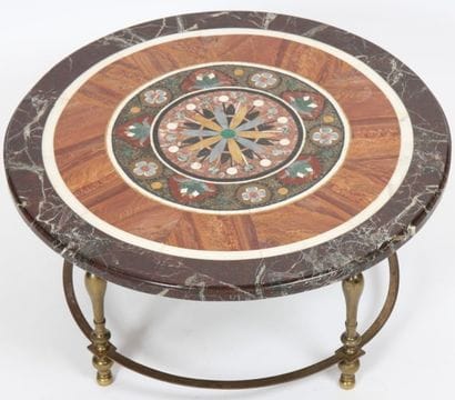TABLE BASSE DESSUS MARBRE

A plateau rond...