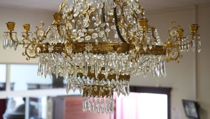 LUSTRE MONTGOLFIERE A PAMPILLES 

A monture...