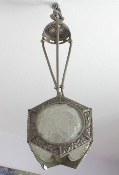 PETIT LUSTRE DE COULOIR ART DECO

Représenté...
