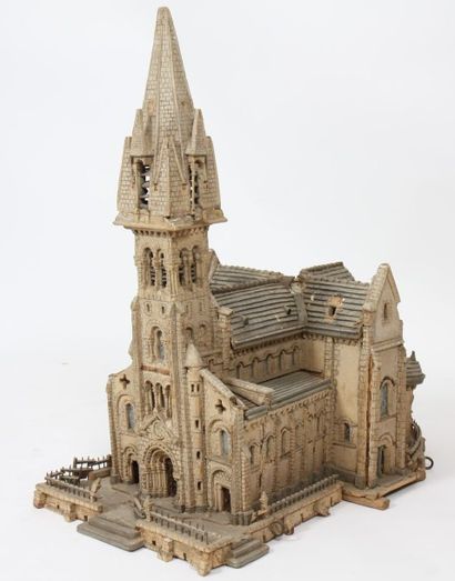 MAQUETTE D'EGLISE

En bois laqué.

( état...