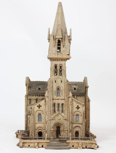 MAQUETTE D'EGLISE

En bois laqué.

( état...