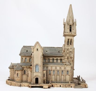 MAQUETTE D'EGLISE

En bois laqué.

( état...