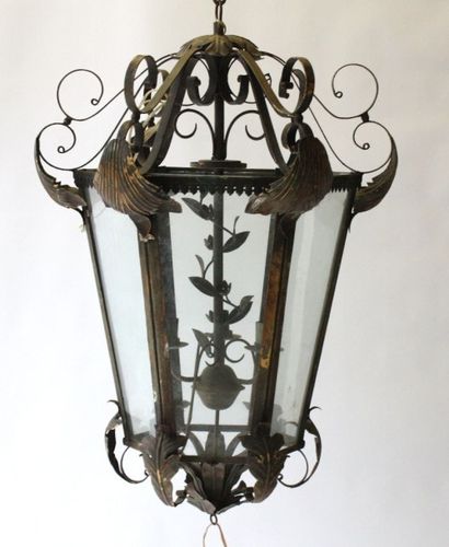 GRANDE LANTERNE DE VESTIBULE

En tôle laquée,...