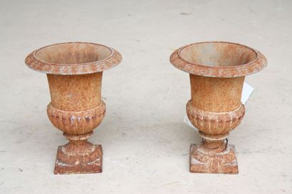 PAIRE DE VASES MEDICIS EN FONTE

Epoque XXème...