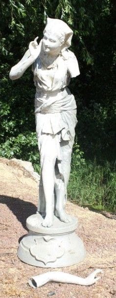 STATUE 