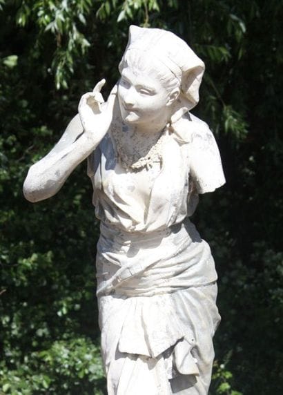 STATUE 