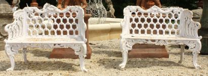 PAIRE DE BANCS DE JARDIN EN FONTE LAQUEE

Epoque...