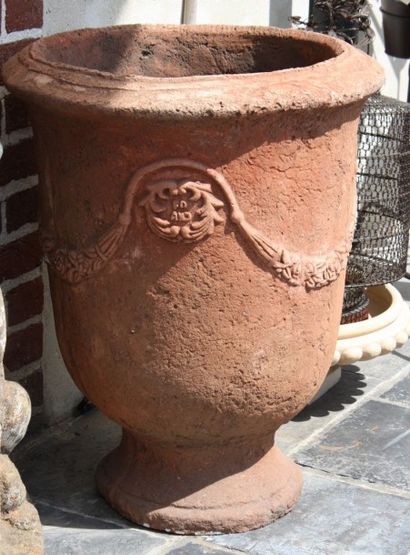 PAIRE DE VASES D'ANDUSE

En pierre reconstituée...